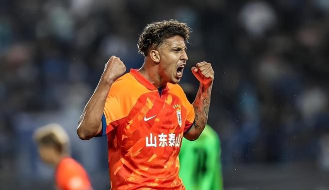 意外！国安队后防隐藏最强底牌迟迟未登场，曾以出色表现零封日本国家队，成为球队防守核心关键人物