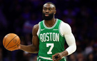 NBA最新交易动态曝光，鹈鹕队被曝已正式加入杰伦·布朗潜在交易的讨论名单，引发联盟广泛关注与热议