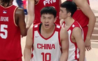 男篮最强“暑假工”惊艳回归！王俊杰国家队首秀砍下18分14篮板，狂揽11个前场板展现统治级表现