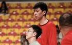 徐昕迎来关键机遇！郭士强确认余嘉豪因手术将缺席赛季初期比赛，年轻球员有望抓住机会展现自我实力