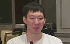 谁能问鼎总冠军？周琦大胆预测尼克斯有望登顶，马刺或将遭遇严峻挑战，球迷热议不断！